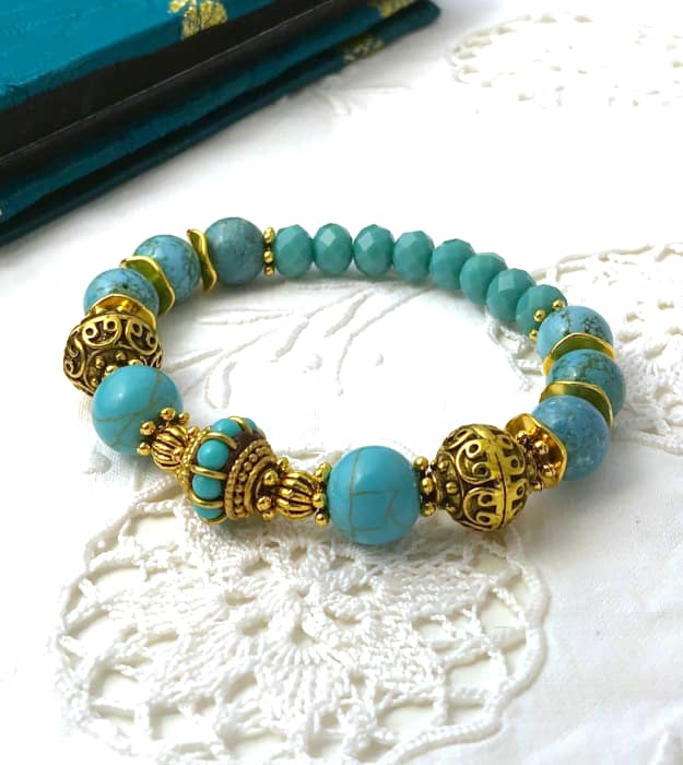 Boho stretch armband in turquoise met goud 2