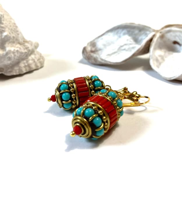 Grote turquoise met rode statement oorbellen 2