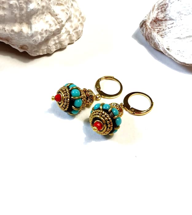 Turquoise met gouden boho oorbellen met rood - Afbeelding 3