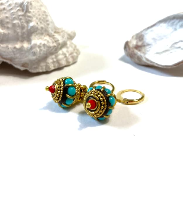 Turquoise met gouden boho oorbellen met rood - Afbeelding 4