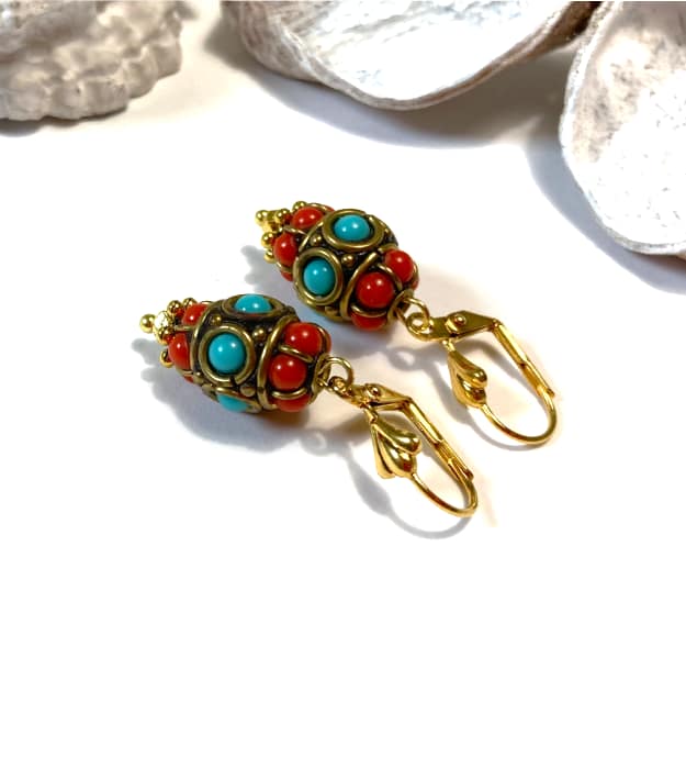 Turquoise met rode oorbellen in etnische stijl 2