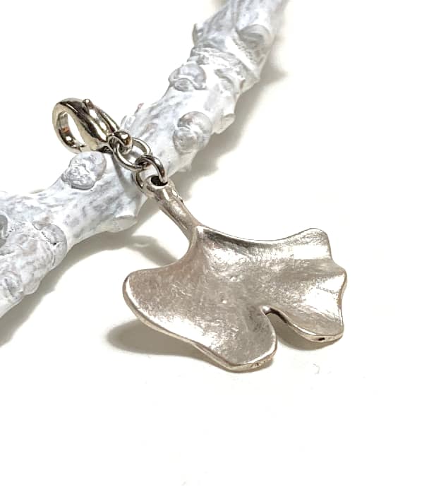 Verzilverde Ginkgo Biloba hanger