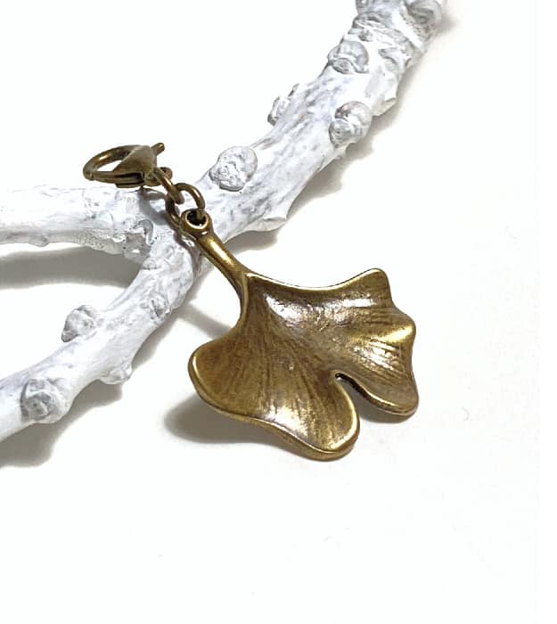Ginkgo Biloba hanger in brons