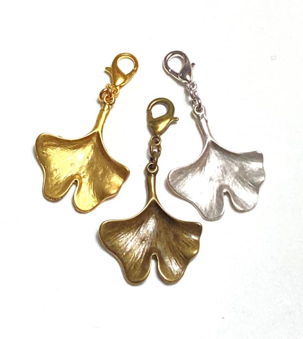 Ginkgo Biloba hanger in brons