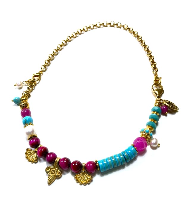 Ketting met Fuchsia en Turquoise Halfedelstenen in goud Ketting met Fuchsia en Turquoise Halfedelstenen in goud