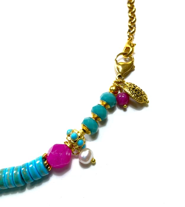 Ketting met Fuchsia en Turquoise Halfedelstenen in goud - Afbeelding 5