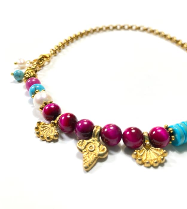 Ketting met Fuchsia en Turquoise Halfedelstenen in goud - Afbeelding 2