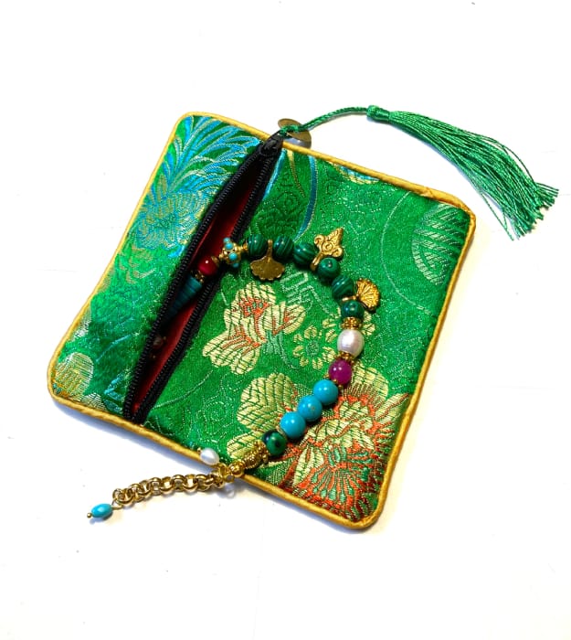 Groen Satijnen Cadeau Zakje voor Sieraden, prijs per stuk - Afbeelding 4