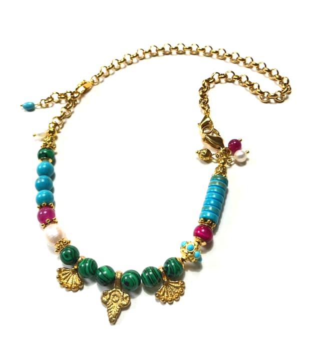 Handgemaakte ketting goud met groen turquoise en roze