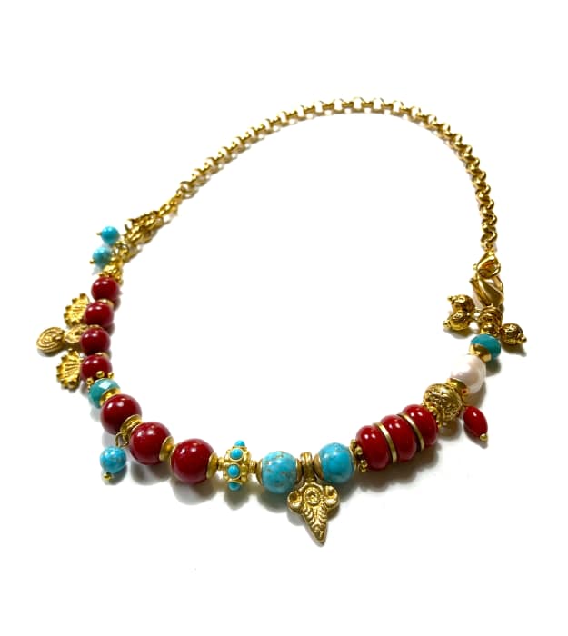 Handgemaakte Donkerrode ketting met Jade en Turquoise Howliet