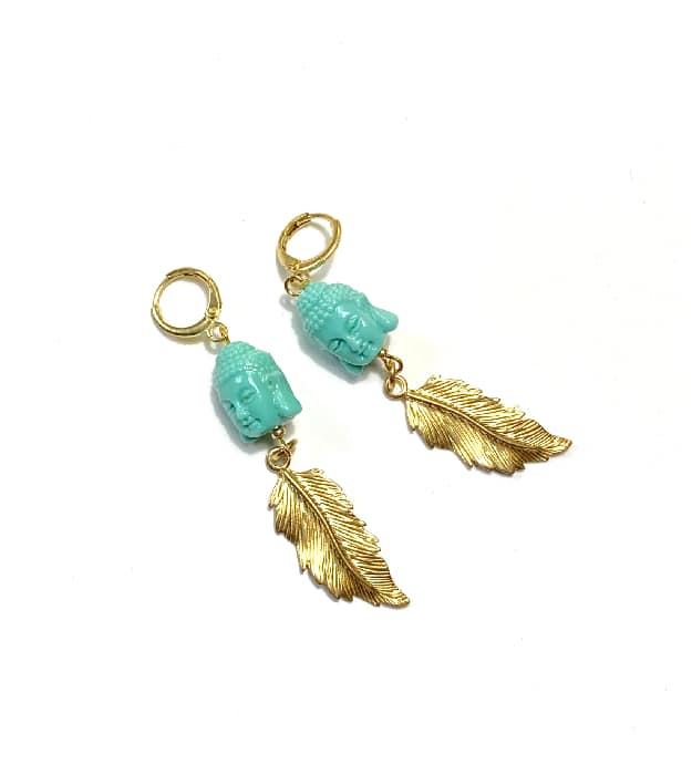 Messing Oorbellen met turquoise Boeddha en veertjes