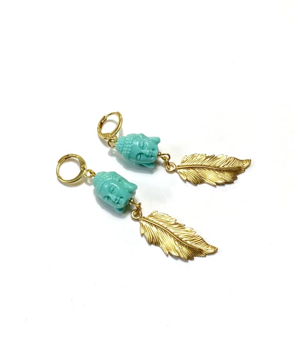 Messing Oorbellen met turquoise Boeddha en veertjes