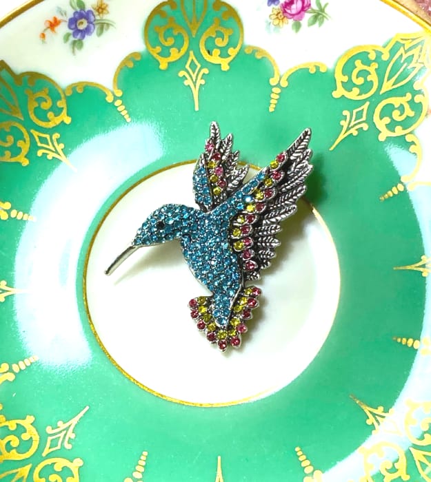 Blauwe vogel broche voor jas of blazer
