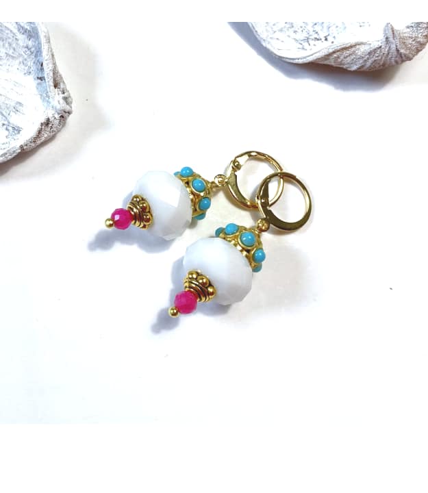 Witte boho oorbellen met roze Toermalijn en turquoise accenten