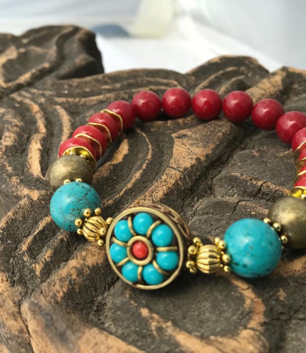 Donkerrode en turquoise boho Armband met goud - Afbeelding 2