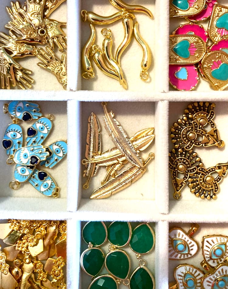 bedels bij Moucy’s Jewelry bedels bij Moucy's Jewelry